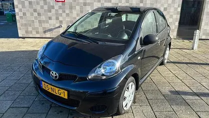 Zwart Occasion 2010 Toyota Aygo Hatchback | € 2.499 (Eerlijke prijs)