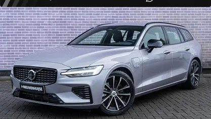Grijs Occasion 2025 Volvo V60 Plus Stationwagen | € 46.894 (Eerlijke prijs)