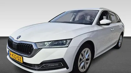 Wit Gebruikt 2021 Skoda Octavia First Edition Stationwagen | € 19.430 (Goede deal)