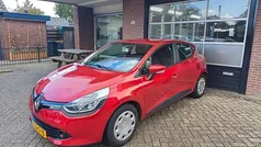Rood Gebruikt 2013 Renault Clio IV Expression Hatchback | € 6.850 (Eerlijke prijs)