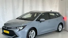 Grijs, metallic lak Gebruikt 2022 Toyota Corolla Active Stationwagen | € 18.999 (Goede deal)