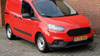 Occasion Ford Transit Trend 101 PK (74 kW) 2022 Rood Van