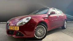 Rood Gebruikt 2012 Alfa Romeo Giulietta Distinctive Hatchback | € 4.950 (Eerlijke prijs)