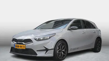 Wolf gray m Gebruikt 2025 Kia Ceed Hatchback | € 27.890 (Eerlijke prijs)