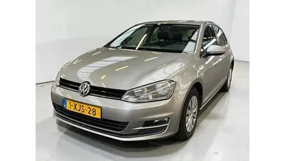 Grijs (metallic) Gebruikt 2014 VW Golf VII Trendline Hatchback | € 8.300 (Super prijs)