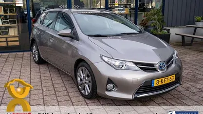 Occasion Toyota Auris Hybrid 99 PK (72 kW) 2013 Bruin (metallic) Hatchback