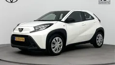 Wit Gebruikt 2023 Toyota Aygo Play Hatchback | € 17.440 (Eerlijke prijs)