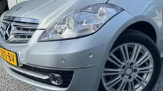 Grijs, metallic lak Gebruikt 2009 Mercedes A150 Avantgarde MPV | € 5.944 (Eerlijke prijs)