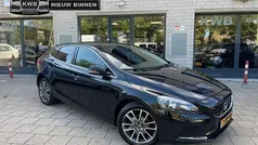 Zwart Gebruikt 2014 Volvo V40 Stationwagen | € 7.950 (Eerlijke prijs)