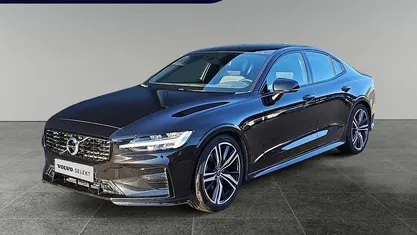Zwart Occasion 2022 Volvo S60 R-Design Sedan | € 28.950 (Eerlijke prijs)