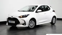 Wit Gebruikt 2022 Toyota Yaris Hybrid Active Hatchback | € 20.445 (Eerlijke prijs)