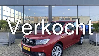 Rood Occasion 2017 Dacia Sandero Lauréate Hatchback | € 8.900 (Goede deal)