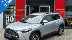 , metallic lak Gebruikt 2024 Toyota Corolla Cross Style SUV | € 36.400 (Eerlijke prijs)