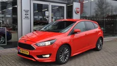 Rood Gebruikt 2018 Ford Focus ST-Line Hatchback | € 14.750 (Eerlijke prijs)