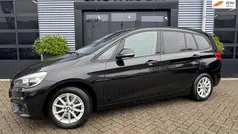 Zwart Gebruikt 2017 BMW 218 Executive Stationwagen | € 18.895 (Eerlijke prijs)