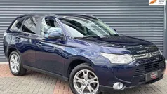 Blauw, metallic lak Gebruikt 2014 Mitsubishi Outlander Intense+ SUV | € 16.950 (Eerlijke prijs)