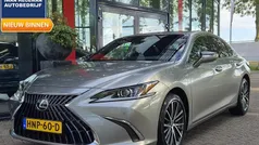 Grijs Gebruikt 2024 Lexus ES300H Business Edition Sedan | € 47.990 (Super prijs)