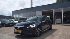 Zwart, metallic lak Gebruikt 2019 Volvo V40 CC Stationwagen | € 14.495 (Super prijs)