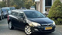 Zwart (metallic) Gebruikt 2011 Opel Astra Sport Stationwagen | € 2.645 (Super prijs)