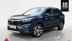 Prijs is incl. metalic lak sphere blue pearl (blauw metallic) Nieuw 2025 Suzuki SX4 S-Cross Style SUV | € 34.250 (Eerlijke prijs)