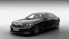 Zwart, metallic lak Nieuw 2025 BMW 530e M Sport Sedan | € 86.277 (Eerlijke prijs)