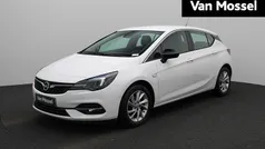 Wit Gebruikt 2021 Opel Astra Elegance Hatchback | € 14.845 (Eerlijke prijs)