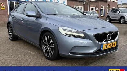 Occasion 2026 Volvo V40 Momentum Hatchback | € 16.950 (Super prijs)