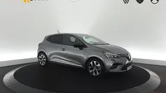 Gebruikt 2023 Renault Clio V Evolution Hatchback | € 16.900 (Eerlijke prijs)