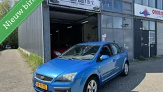 Blauw Gebruikt 2005 Ford Focus Hatchback | € 1.999 (Eerlijke prijs)
