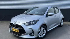Grijs Gebruikt 2023 Toyota Yaris Hybrid Business Edition Hatchback | € 21.850 (Eerlijke prijs)