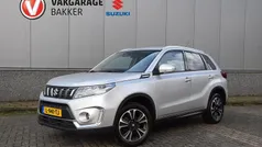 Zilver, metallic lak Gebruikt 2020 Suzuki Vitara Style SUV | € 20.700 (Eerlijke prijs)