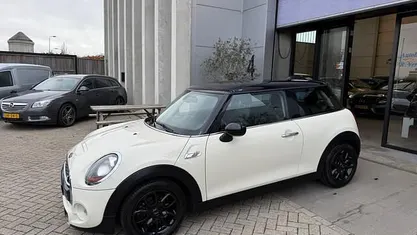 Wit Gebruikt 2017 Mini Cooper S Chili Hatchback | € 14.950 (Eerlijke prijs)