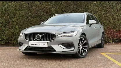 Grijs Occasion 2025 Volvo V60 Stationwagen | € 39.940 (Eerlijke prijs)
