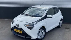 Wit Gebruikt 2021 Toyota Aygo X-play Hatchback | € 11.950 (Eerlijke prijs)