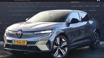 Grijs Occasion 2022 Renault Megane E-Tech Iconic Hatchback | € 27.950 (Eerlijke prijs)