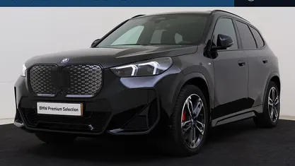 Zwart Gebruikt 2025 BMW iX1 Executive SUV | € 49.950 (Eerlijke prijs)