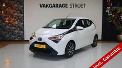 Wit Gebruikt 2020 Toyota Aygo X-play Hatchback | € 10.999 (Eerlijke prijs)