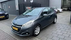 Grijs, metallic lak Gebruikt 2016 Peugeot 208 Hatchback | € 4.999 (Goede deal)