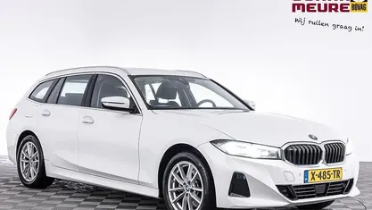 Wit Occasion 2024 BMW 320e Executive Stationwagen | € 34.900 (Super prijs)