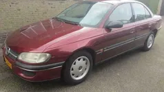 Rood Gebruikt 1995 Opel Omega Sedan | € 3.150