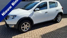 Gebruikt 2015 Dacia Sandero Lauréate Hatchback | € 7.495 (Eerlijke prijs)