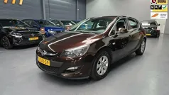 Bruin Gebruikt 2015 Opel Astra Edition Hatchback | € 8.495 (Eerlijke prijs)