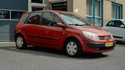 Rood Gebruikt 2006 Renault Scénic II Business MPV | € 1.295 (Goede deal)