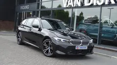 Zwart Gebruikt 2024 BMW 330 M Sport Stationwagen | € 48.850 (Eerlijke prijs)