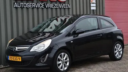 Zwart (metallic) Gebruikt 2012 Opel Corsa Edition Hatchback | € 1.950 (Eerlijke prijs)