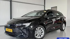 Zwart Gebruikt 2023 Toyota Corolla Active Stationwagen | € 24.950 (Eerlijke prijs)