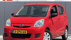 Rood, metallic lak Gebruikt 2010 Daihatsu Cuore Hatchback | € 2.248 (Eerlijke prijs)