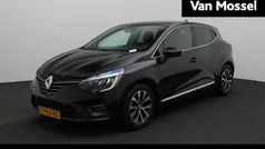Zwart Gebruikt 2023 Renault Clio V Techno Hatchback | € 18.435 (Eerlijke prijs)