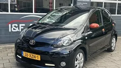 Zwart Gebruikt 2012 Toyota Aygo Hatchback | € 6.890 (Eerlijke prijs)