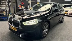 Zwart Gebruikt 2022 BMW 118 Executive Hatchback | € 19.950 (Goede deal)